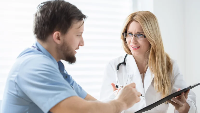 un medico e un paziente